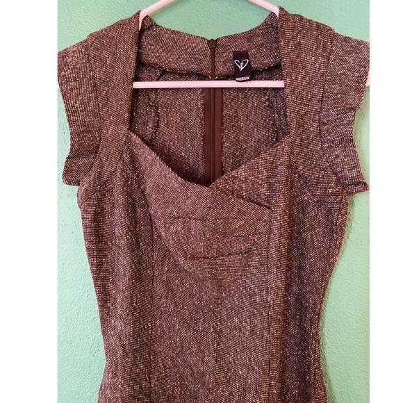 Classy Windsor Dress - Picture 3 of 3